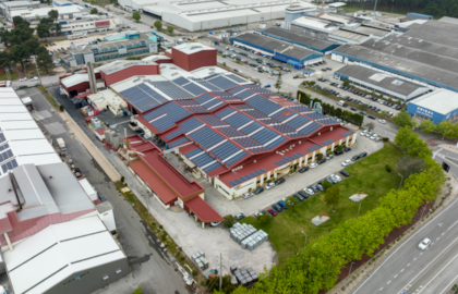 Instalação de novos painéis solares na EIB!